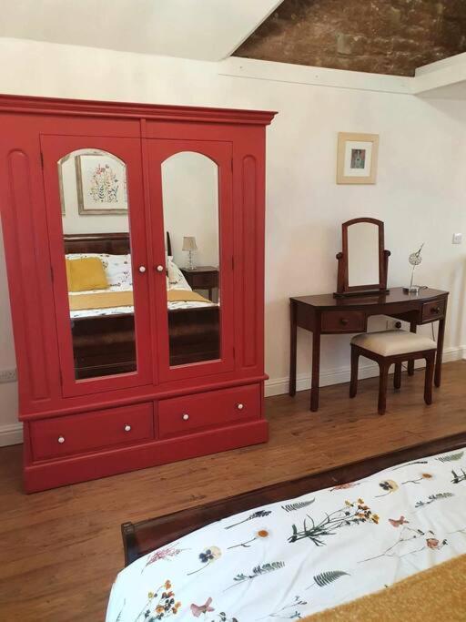 Astella Lodge. * West Quantoxhead